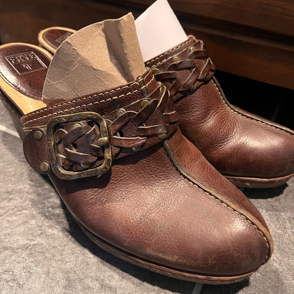 Frye Clogs - like new, Brown w/ Heel 🤎🛼